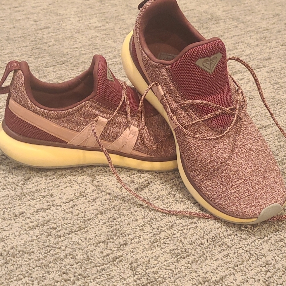 Roxy Tennies